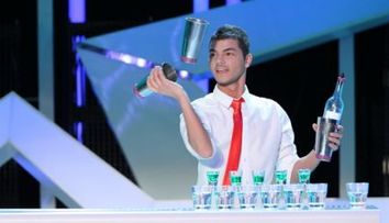 Valentin Luca, cel mai sexy concurent de la “Romanii au talent”  FOTO si VIDEO
