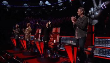 E unul dintre duelurile care vor ramane in istoria show-ului The Voice. Cei patru jurati i-au aplaudat in picioare