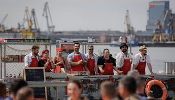 Momentul adevărului la Masterchef! Oaspeții votează între cele două echipe. Cine câștigă? Echipa albastră sau echipa roșie? ”Făceam cruce cu limba-n gură și mă rugam la Dumnezeu!”