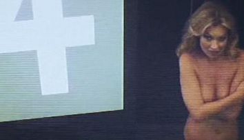 Kate Moss, topless la 37 de ani, intr-o reclama pentru Rimmel! VIDEO