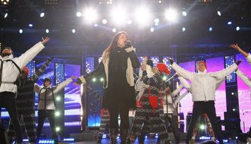 30.000 de romani au fredonat impreuna una dintre cele mai celebre piese din toate timpurile. Sanziana Niculae, super show de Revelion
