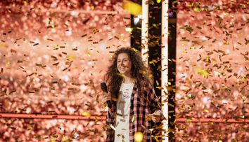 Românii au talent, 23 ianuarie 2026. Cine este Bianca Muntean, adolescenta de doar 14 ani care a primit primul Golden Buzz al acestui sezon. Andra și fiica ei, Eva, au apăsat butonul auriu și au trimis-o direct în semifinală: „M-ai năucit cu tehnica vocală”
