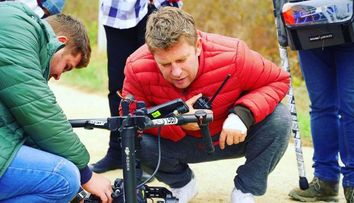 Pavel Bartoș debutează ca regizor de film. Care e povestea comediei Romanian Tradition