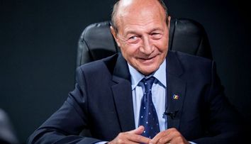 La 70 de ani, Traian Băsescu este un bunic fericit. S-a bucurat de aniversare în compania celor patru nepoți