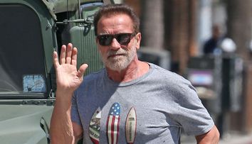 Arnold Schwarzenegger, vaccinat anti-COVID din mașină: „Veniți cu mine dacă vreți să trăiți”