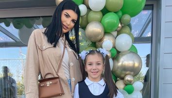 Andreea Tonciu merge la salon cu fiica ei. La doar șapte ani, Rebecca îi calcă pe urme mamei sale: „Am învățat copilul”