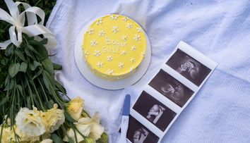 Un bărbat a apărut în două gender reveal-uri diferite, iar imaginile s-au viralizat imediat. După ce au împânzit Internetul, au fost șterse de pe ambele conturi: „El nu le-o postat pe niciuna”