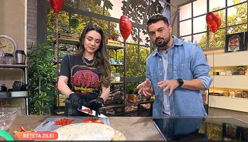 Miruna Lica a pregătit kebap de casă la Vorbește Lumea. Rețeta virală care se face simplu, la tavă