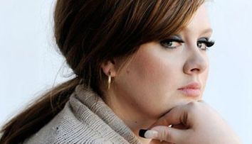 Prima aparitie publica a lui Adele dupa nastere. Cu ce tinuta a uimit pe toata lumea la Globurile de Aur 2013:
