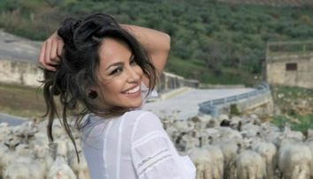 Gerard Butler si Madalina Ghenea, in vacanta in Romania. La ce a poftit actorul pe plaiurile mioritice: VIDEO
