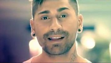 Piesa de 4.000.000 de vizualizari pe YouTube a lui Connect-R are acum videoclip. Cum ti se pare?