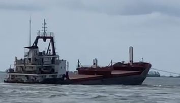 Incendiu pe Marea Neagră, în apropiere de Sulina. Trei persoane sunt rănite