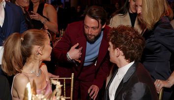 Despărțire șoc la Hollywood! Unul dintre cele mai urmărite cupluri și-a spus adio în mare secret. Ce s-a întâmplat între Ariana Grande și Ethan Slater