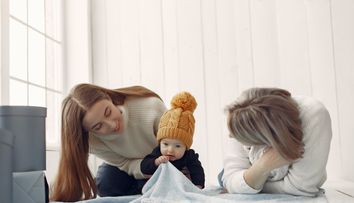 Gestul făcut în casă de o bonă de 22 de ani în prima zi după ce a fost angajată să aibă grijă de un bebeluș. Tânăra mămică a rămas șocată: „Ce se întâmplă aici? Vreau să știu”