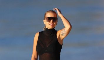 Rita Ora, într-o rochie transparentă la supermarket. Ipostazele în care a fost fotografiată