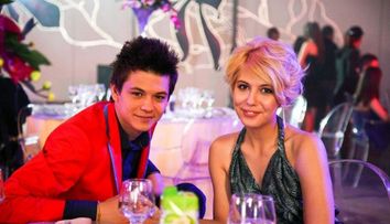 Sunetul ultimului clopotel si un bal de absolvire de poveste<span style=
