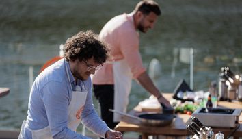 MasterChef România, 23 septembrie. S-a dat START la cea de-a doua probă a Bootcamp-ului! Concurenții trebuie să gătească cu ingredientele găsite în frigiderile localnicilor. Cum s-au descurcat