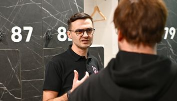 Șef sub acoperire, 23 octombrie 2025. Întors la București, „Andrei” pășește în mai multe locații din Capitală pentru a verifica mentenanța sălilor. Paul îl inițiază în domeniu
