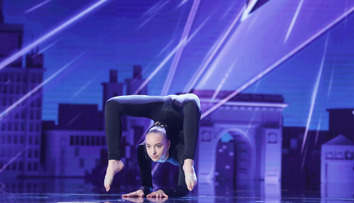 Andreea Tucaliuc, o contorsionistă de 14 ani a impresionat juriul de la “Românii au talent”