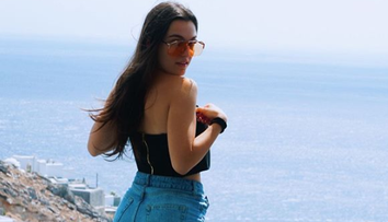 “Semeni puțin cu Antonia”. Imaginile cu Alexia Eram în costum de baie care fac furori pe Internet