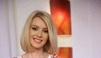 Diana Dumitrescu imbraca pentru prima oara costumul popular, special pentru editia de Paste a emisiunii 