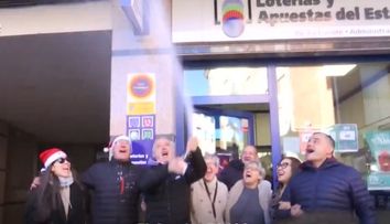 După un an de coșmar, norocul le-a surâs! Locuitorii unui sat devastat de un incendiu de pădure au câştigat 468 de milioane de euro la celebra loterie de Crăciun „El Gordo”