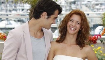 GALERIE FOTO! Primele imagini cu romanii pe covorul rosu la Cannes! Vezi reactia lor!
