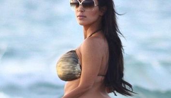Posesoarea celui mai sexy posterior, Kim Kardashian, a luat <span style=