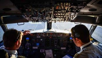 Ce isi mai uita pasagerii in avion: TOP 10 cele mai ciudate 