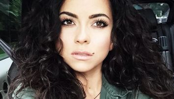 Inna, ultima fita in materie de accesorii. Pare o tinuta banala pana cand vezi ce a ales cantareata sa poarte pe cap