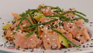 Foie gras cu dulceata de merisoare si poke de ton rosu cu mix de susan