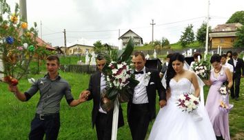 Maraton de obiceiuri si traditii la nunta. 