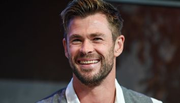 I-au făcut o farsă și l-au filmat doar în prosop de baie! Chris Hemsworth, clip de 33 de milioane de vizualizări și reacții savuroase din partea fanilor: „Eu urmărind clipul pentru a mia oară”