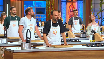 MasterChef, 18 noiembrie 2025. Provocarea zilei pentru concurenți este să lucreze în echipe de câte doi, legați de mâini. Primele obstacole apar încă din cămară, iar tensiunile nu întârzie apară