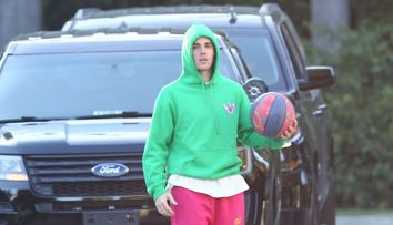 Justin Bieber și-a schimbat look-ul: artistul are părul roz