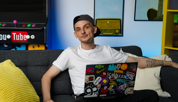 Cine este Andrei Bala, fostul producător muzical care demonstrează că educația poate strânge milioane de vizualizări. De ce a refuzat o colaborare cât veniturile sale pe un an