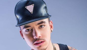 Adrian Tutu e complet transformat in noul sau videoclip. Cat de mult s-a schimbat artistul de cand a castigat primul sezon 