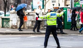 Polițistul Marian Godină: 