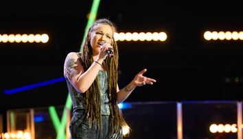 Bătălie aprigă pentru Andreea Dobre la Vocea României 2025! Smiley a fost pus pe „Mute”, dar „muza din public” l-a ajutat să câștige