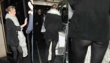 Kate Moss, cu fundul la vedere! Iti place?