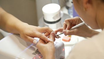 (P) Kit unghii – ce nu trebuie să lipsească dintr-un set complet de manichiură