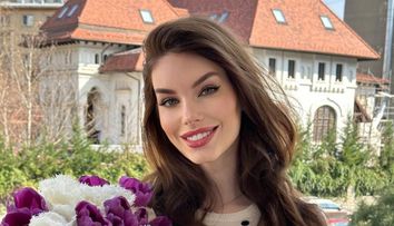 Miss Odesa face furori la București. Cum pozează ucraineanca în fața clădirilor istorice din capitală