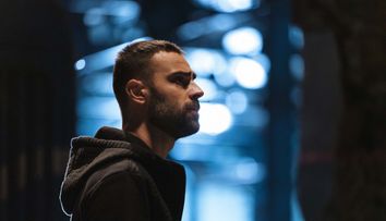 Te mai poți ascunde când fiecare pas adaugă o nouă minciună realității tale? De la 20:30, începe un nou episod din CLANUL!
