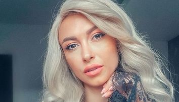 Andreea Bălan iubește din nou? Surprinsă la mare în timp ce se săruta cu un bărbat