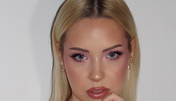 Cine este Blossom Ella, studenta la UNATC devenită influencer:  ”La 22 de ani, reușesc să mă întrețin singură, să am grijă și de cățelul meu, iar din când în când să plec în vacanță”