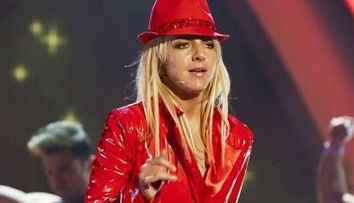 Povestea fetei care a dat 150.000  de lire pentru a arăta ca Britney. Vezi cum a uimit la show-ul 