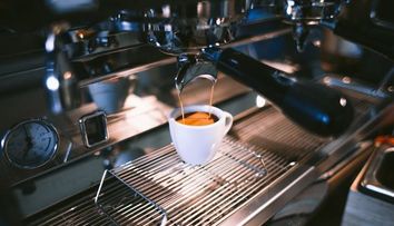 (P) Cum să întreții corect espressorul de cafea