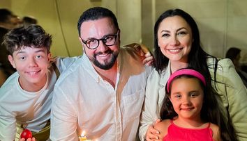 Andra, al doilea an consecutiv în Dubai, de Paște . Cât de elegantă a fost familia Măruță în noaptea Învierii