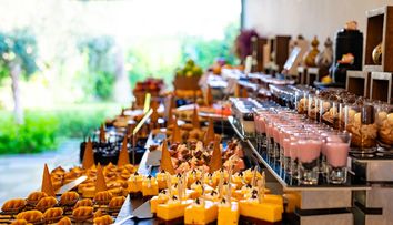 Tragedie în vacanță! Un tânăr a murit după ce a luat masa la hotel! Alimentul banal pe care l-a consumat