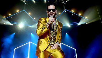 Nu a rezistat prea mult timp singur! Maluma, surprins de paparazzi în compania unei femei misterioase